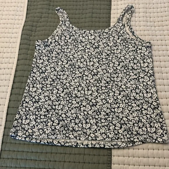 Old Navy Tank - Picture 3 of 5